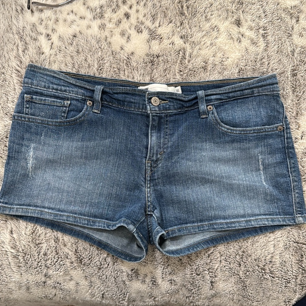 Women’s Levi shorts